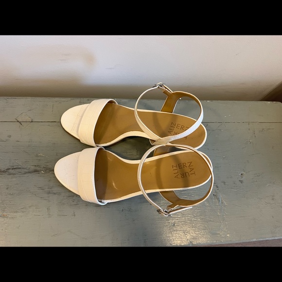 White leather sandals - Picture 2 of 3